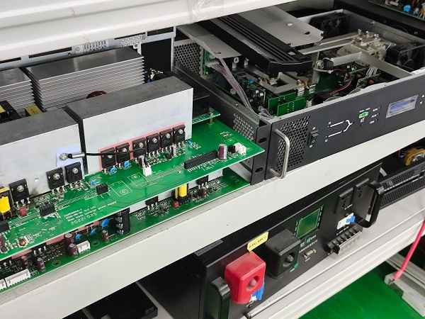 에너지 저장 전기 랙 장착 UPS의 간략한 분석